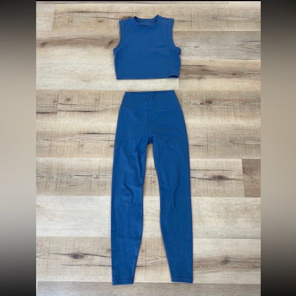 WeWoreWhat Women's Deep Blue Leggings and Crop Top